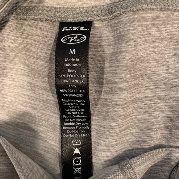 NYL gray workout leggings w/pocket Size Medium - Picture 5 of 5
